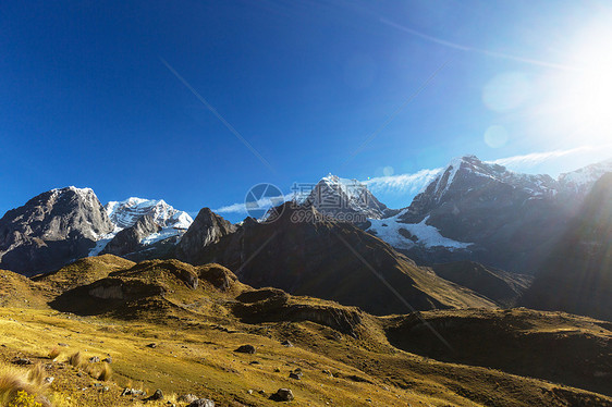 美丽的山脉景观科迪勒拉胡亚瓦什,秘鲁,南美洲图片
