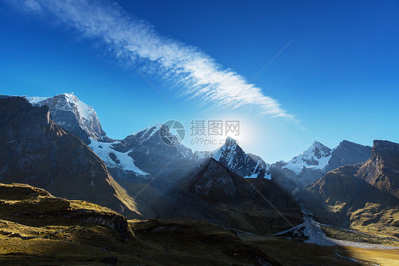 美丽的山脉景观科迪勒拉胡亚瓦什,秘鲁,南美洲图片