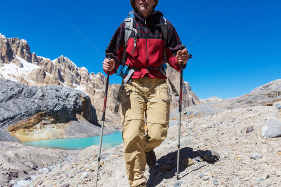 秘鲁科迪勒拉山的徒步旅行场景图片