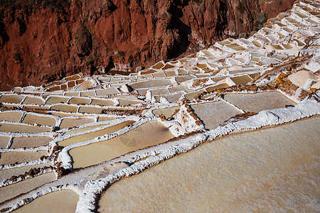 马拉斯盐池位于秘鲁的乌鲁巴图片