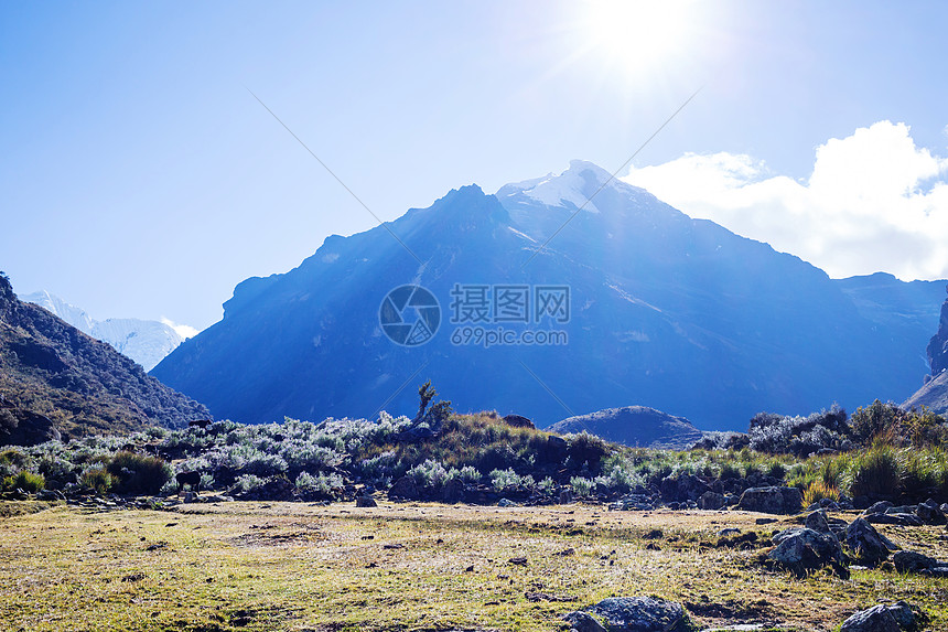 美丽的山脉景观科迪勒拉胡亚瓦什,秘鲁,南美洲图片