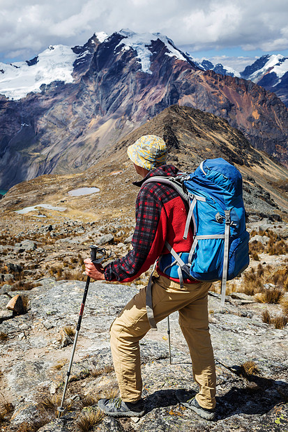 秘鲁科迪勒拉山的徒步旅行场景图片