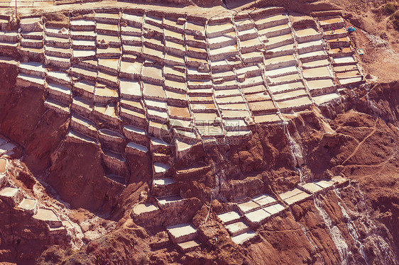 马拉斯盐池位于秘鲁的乌鲁巴图片