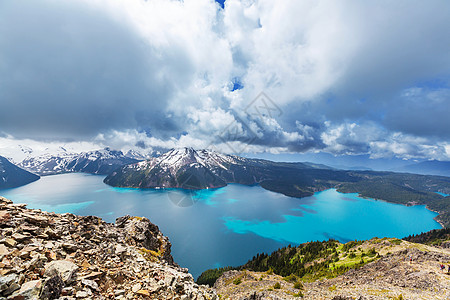 徒步加大惠斯勒附近风景如画的加里波迪湖的绿松石水域列颠哥伦比亚省非常受欢迎的徒步旅行目的地图片