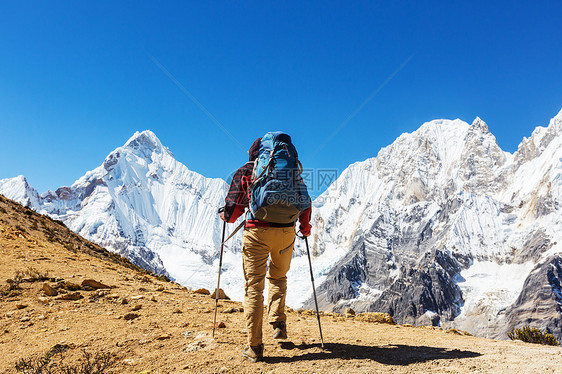 秘鲁科迪勒拉山的徒步旅行场景图片