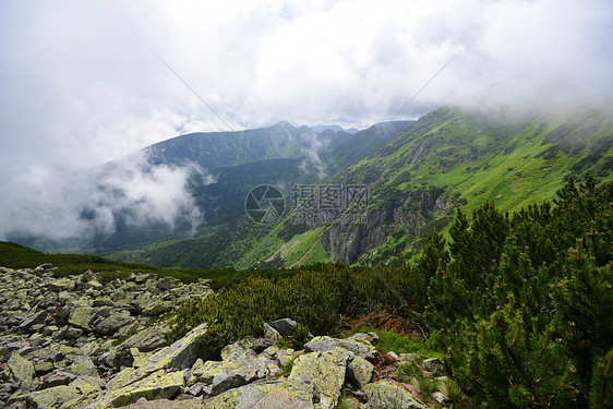 山坡山峰的山脉蓝天景观图片