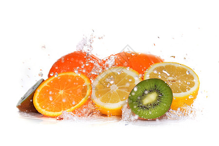 猕猴桃,橘子柠檬片水中气泡图片