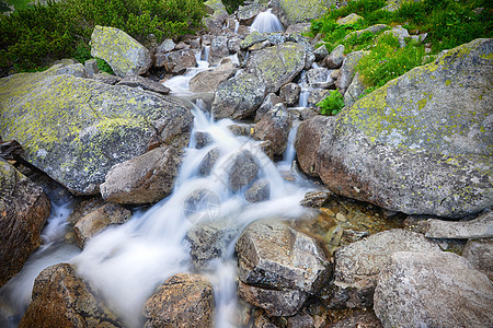 山中流水的小溪图片