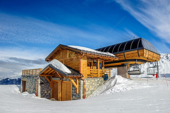 冬季山区滑雪缆车站,梅里贝尔,阿尔卑斯山,法国图片