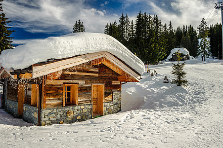 冬季下雪的山地滑雪胜地,法国阿尔卑斯山图片