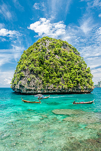 泰国美丽的无人居住的岩石岛图片