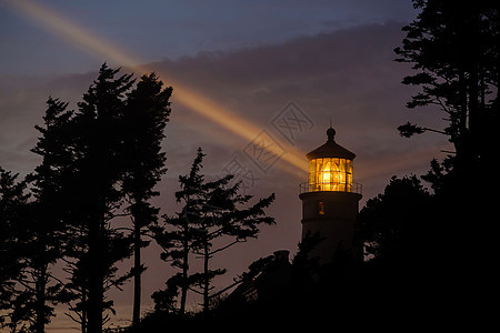 海塞塔头灯塔夜间,太平洋海岸,建于12,俄勒冈州,美国图片
