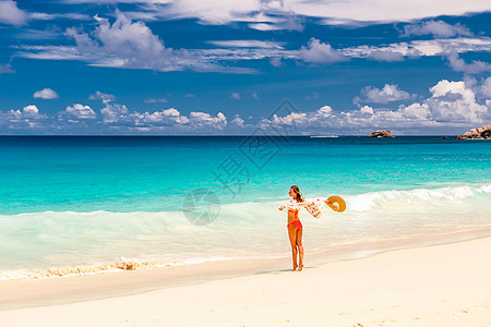 马赛尔的海滩上萨龙的女人图片