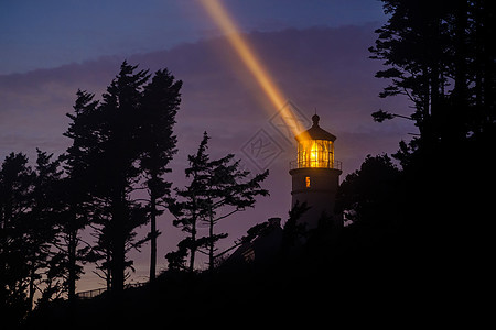 海塞塔头灯塔夜间,太平洋海岸,建于12,俄勒冈州,美国图片