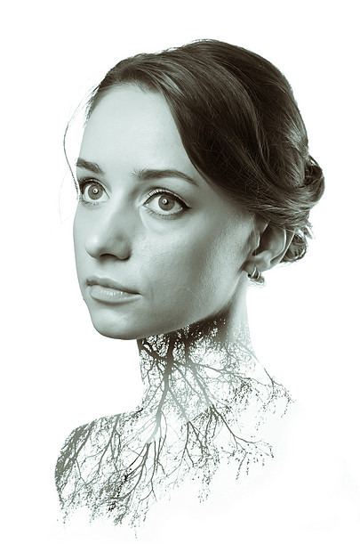 双曝光黑白色调的女肖像树枝隔离白色背景上图片