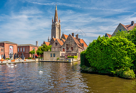 佛兰芒语布鲁日布鲁日城市景观与水渠教堂的们的女士,法兰德斯,比利时背景