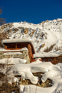 高山冬山景观阳光明媚的日子里,法国阿尔卑斯山上覆盖着雪瓦尔drsquoIsere,法国图片