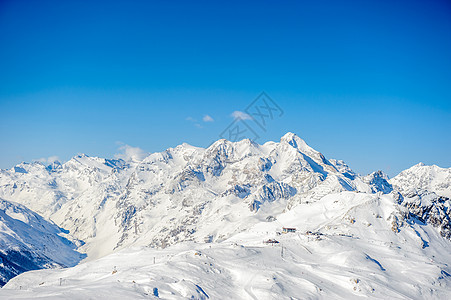 高山冬山景观阳光明媚的日子里,法国阿尔卑斯山上覆盖着雪瓦尔drsquoIsere,法国图片