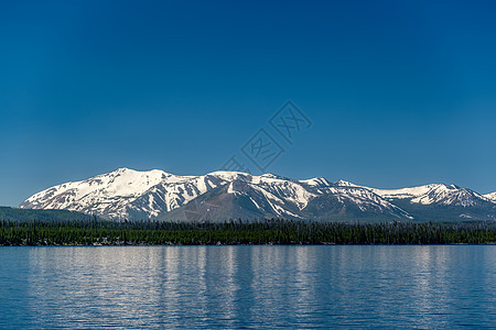 黄石湖与山脉景观,怀俄明州,美国图片