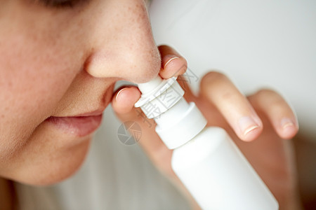 医疗保健,流感,鼻炎,医学人的密切患病妇女用鼻喷雾剂图片