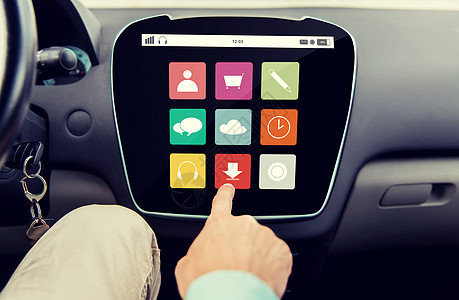 运输,驾驶,技术,媒体人的男手与虚拟应用图标汽车计算机屏幕上图片