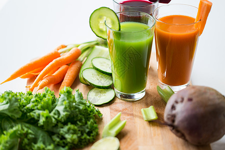 健康的饮食,饮料,饮食排眼镜与同的水果蔬菜汁食物桌子上图片