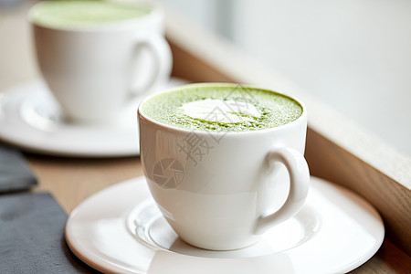 饮料,饮食,减肥减肥的白色的抹茶绿茶铁餐厅咖啡馆的桌子上图片