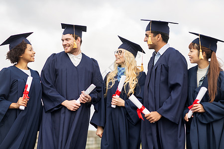 教育,毕业人的群快乐的国际学生迫击炮板学士学位礼服与文凭幸福的高清图片素材