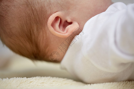 儿童,人护理婴儿耳朵图片