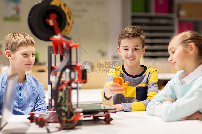 ‘~教育,儿童,技术,科学人的群快乐的孩子与3D打印机塑料细节原型机器人学校课程  ~’ 的图片