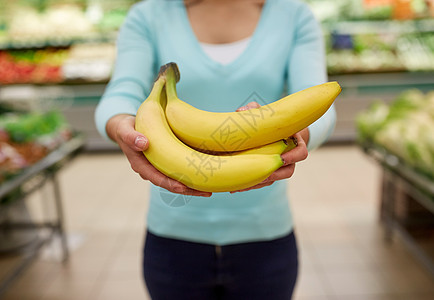购物,销售,食物,消费主义人的女人带香蕉杂货店图片