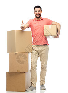 送货,移动,人员物流快乐的人与堆纸板箱竖大拇指图片