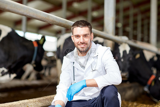 农业,人畜牧业的兽医医生奶牛场的牛舍图片