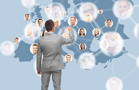 商业,人,沟通,合作技术商人与标记虚拟屏幕与联系人图标欧洲蓝色背景图片