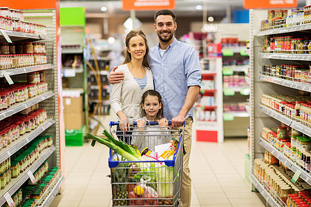 销售,消费主义人们的幸福的家庭与孩子购物车购买食品杂货店超市图片
