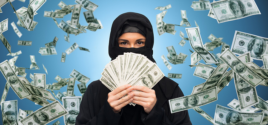 财务人的穆斯林妇女头巾与金钱的蓝色背景穆斯林妇女戴着头巾 身上的钱超过了白色高清图片下载 正版图片 摄图网 财务人的穆斯林妇女头巾与金钱的蓝色背景穆斯林妇女戴着头巾 身上的钱超过了白色高清图片下载 正版图片 摄图网