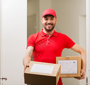 送货,邮件,人装运快乐的人穿着红色制服,包裹箱打开的客户门口送货人顾客门口包裹箱图片