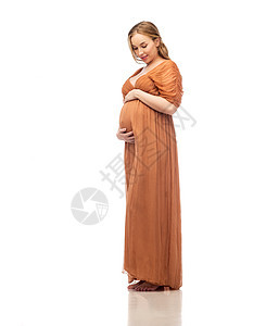 快乐的孕妇抚摸她的大肚子图片