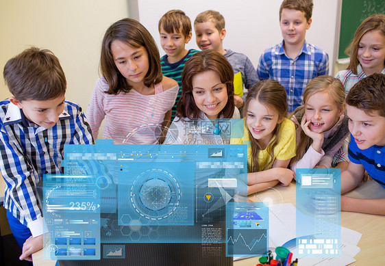 教育,小学,学,技术人的群孩子与教师期待计算机监控课堂上的虚拟屏幕投影群学校老师电脑的孩子图片