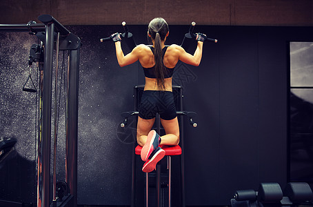 运动,健身,生活方式人的妇女锻炼后的健身房妇女健身房锻炼仰卧坐图片