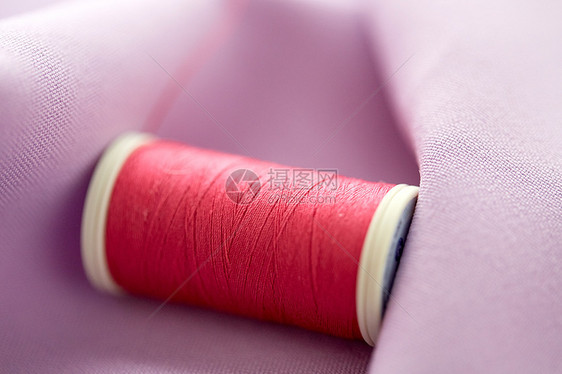 缝纫,工艺,缝纫裁剪红线线轴布上布上的红线线轴图片