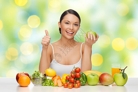 饮食,健康饮食,食物人的美丽的女人与水果蔬菜大拇指绿色的夏季灯光背景水果蔬菜的女人竖大拇指图片