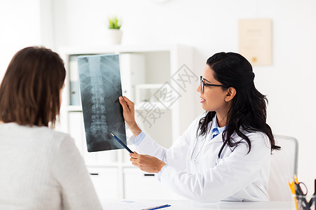 医学,医疗人的妇女病人医生脊柱X线扫描会议医院医生病人脊柱X光医院图片
