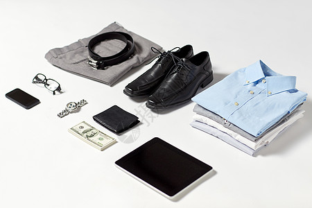 商业,风格物品正式的男服装,小工具个人物品白色背景桌子上的衣服,商务用品图片