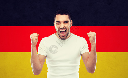 情感侵略手势人的愤怒的轻人移民德国背景下挥舞拳头愤怒的人德国上挥舞拳头图片
