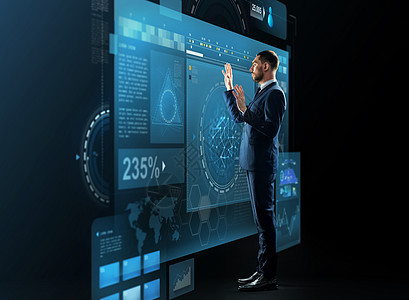 商业,人技术商人西装与虚拟屏幕投影黑色背景虚拟屏幕投影的商人图片
