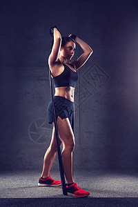 健身,运动,训练,人生活方式的妇女运动与扩张器阻力带健身房扩张器的女人健身房锻炼背景图片