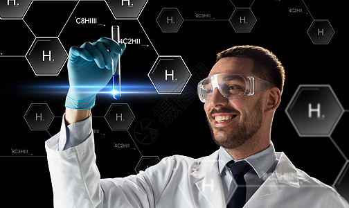 科学,未来技术化学轻的微笑科学家护目镜与试管虚拟化学公式投影黑色背景带着试管的护目镜微笑的科学家图片