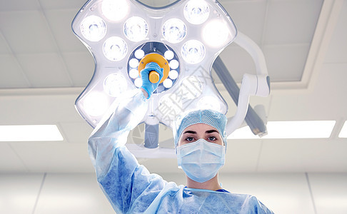 外科,医学人的外科医生口罩调整灯手术室医院医院手术室的外科医生医院手术室的外科医生图片