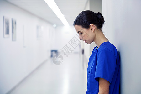 失败,人,保健医学悲伤的女护士医院走廊医院走廊悲伤的女护士图片